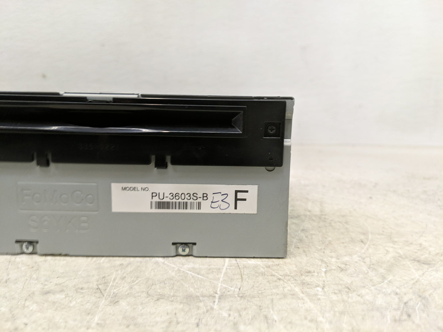 2015-2016 Ford Mustang Radio AM FM Cd Player Receiver Replacement P/N:FR3T-19C107-SE Fits Fits 2015 2016 OEM Used Auto Parts