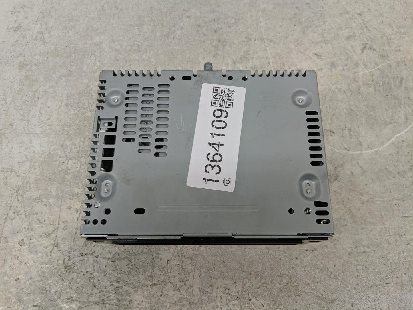 2016 Ford Mustang Radio AM FM Cd Player Receiver Replacement P/N:GR3T-19C107-DC Fits OEM Used Auto Parts - Oemusedautoparts1