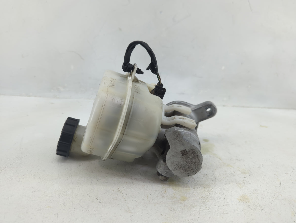 2015-2022 Ford Mustang Brake Master Cylinder 1376950 - Oemusedautoparts1.com