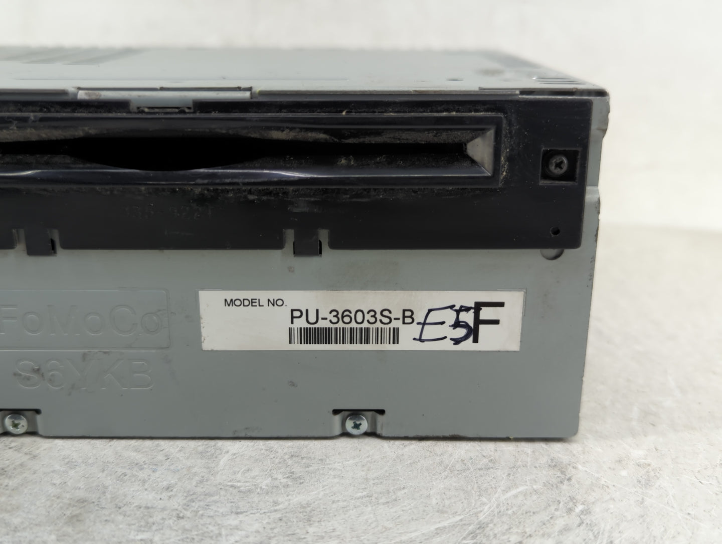 2015-2016 Ford Mustang Radio AM FM Cd Player Receiver Replacement P/N:FR3T-19C107-SE Fits Fits 2015 2016 OEM Used Auto Parts