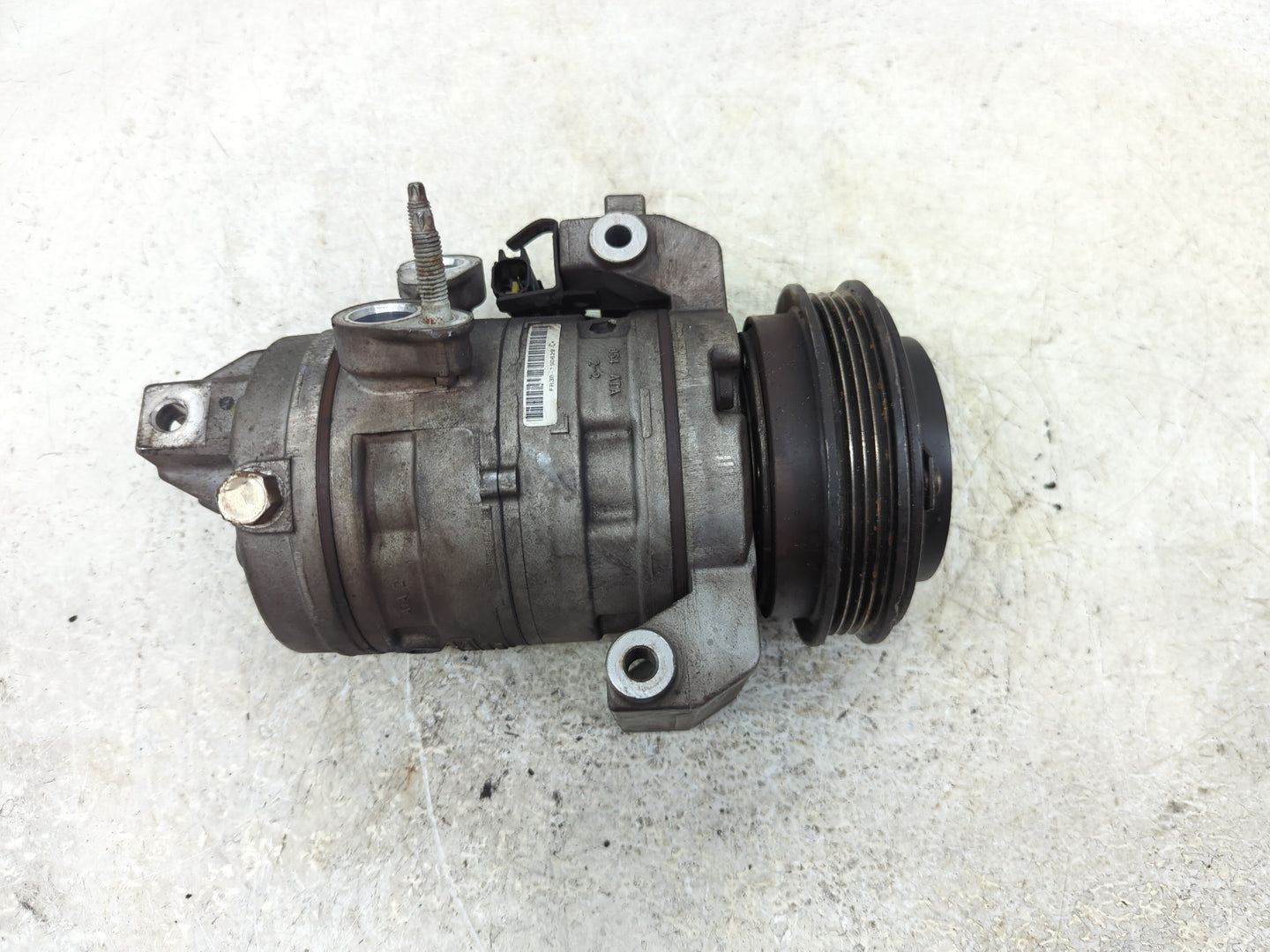 2015-2016 Ford Mustang Air Conditioning A/c Ac Compressor Oem - Oemusedautoparts1.com