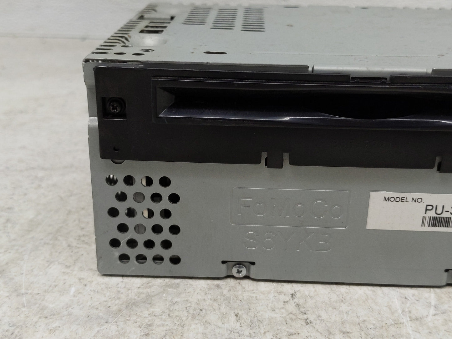 2015-2016 Ford Mustang Radio AM FM Cd Player Receiver Replacement P/N:FR3T-19C107-SE Fits Fits 2015 2016 OEM Used Auto Parts