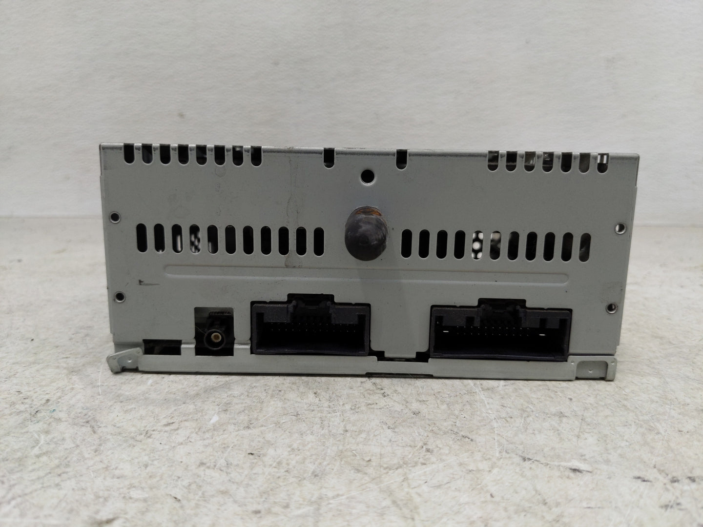 2015-2016 Ford Mustang Radio AM FM Cd Player Receiver Replacement P/N:FR3T-19C107-SE Fits Fits 2015 2016 OEM Used Auto Parts