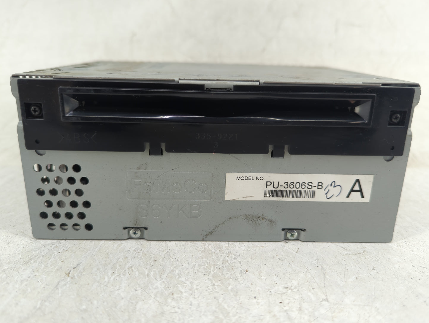2015-2016 Ford Mustang Radio AM FM Cd Player Receiver Replacement P/N:FR3T-19C107-JJ Fits Fits 2015 2016 OEM Used Auto Parts