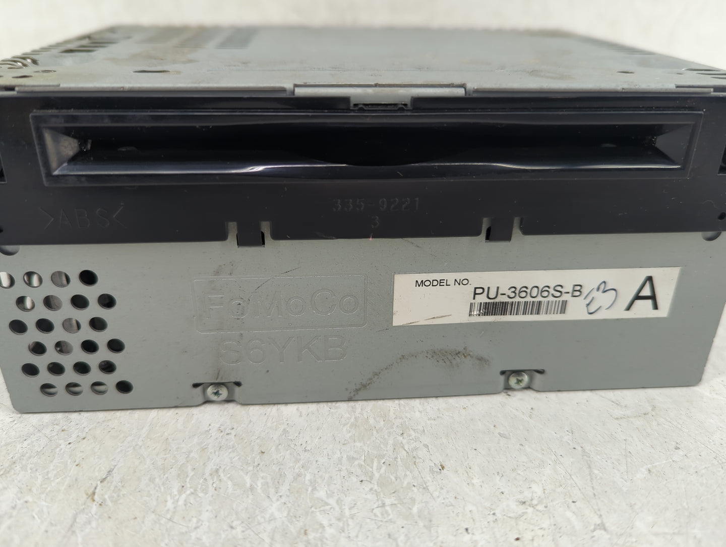 2015-2016 Ford Mustang Radio AM FM Cd Player Receiver Replacement P/N:FR3T-19C107-JJ Fits Fits 2015 2016 OEM Used Auto Parts