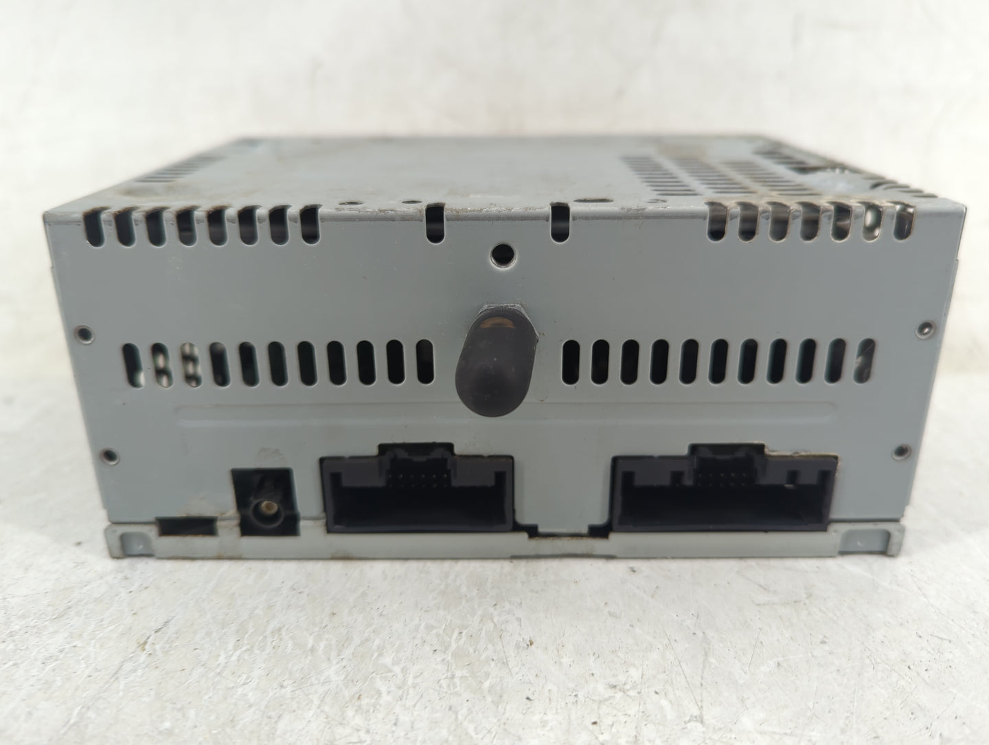 2015-2016 Ford Mustang Radio AM FM Cd Player Receiver Replacement P/N:FR3T-19C107-JJ Fits Fits 2015 2016 OEM Used Auto Parts