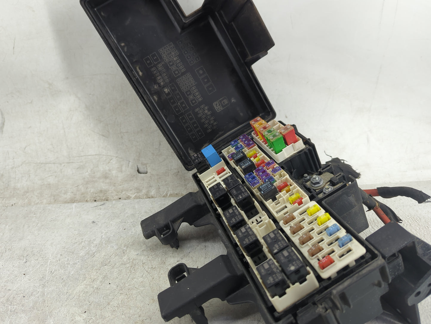 2016-2017 Ford Mustang Fusebox Fuse Box Panel Relay Module P/N:FR3T-14536-AB Fits Fits 2016 2017 OEM Used Auto Parts - Oemus