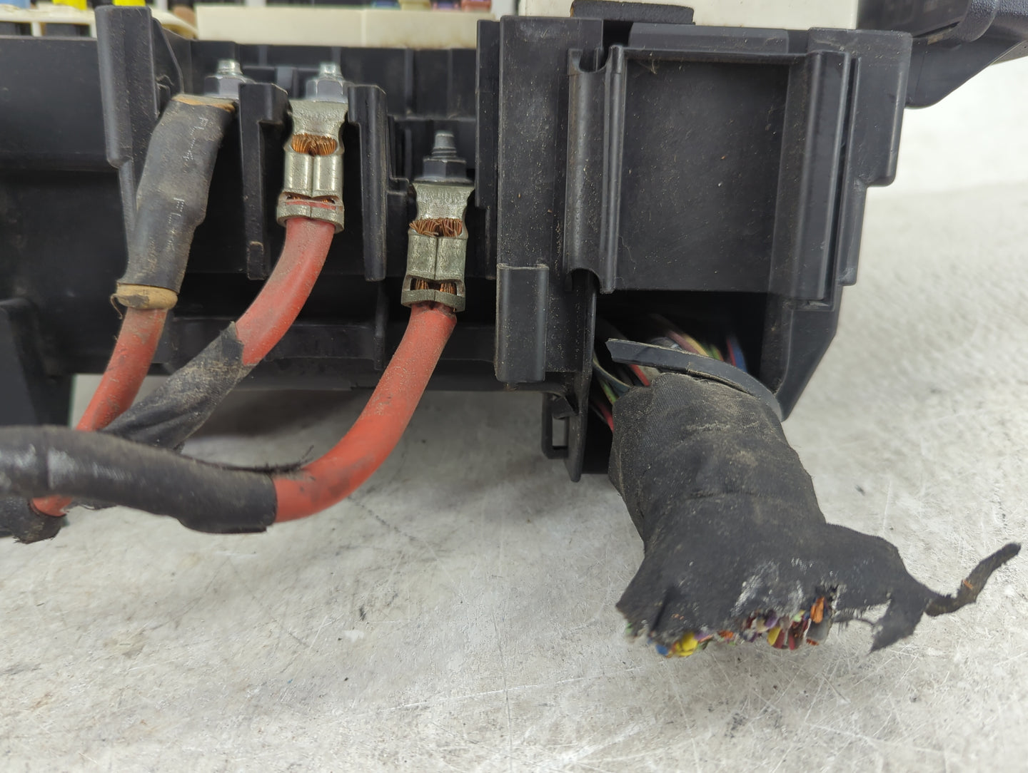 2016-2017 Ford Mustang Fusebox Fuse Box Panel Relay Module P/N:FR3T-14536-AB Fits Fits 2016 2017 OEM Used Auto Parts - Oemus
