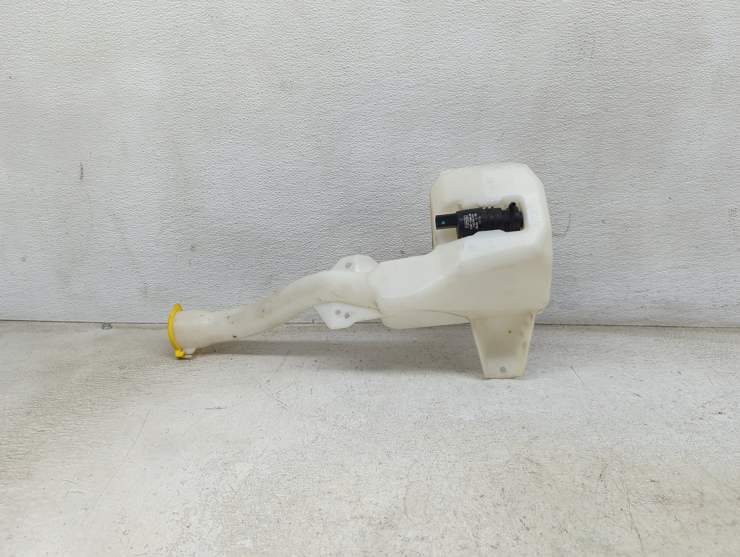2016-2017 Ford Mustang Windshield Washer Fluid Reservoir Bottle Oem - Oemusedautoparts1.com