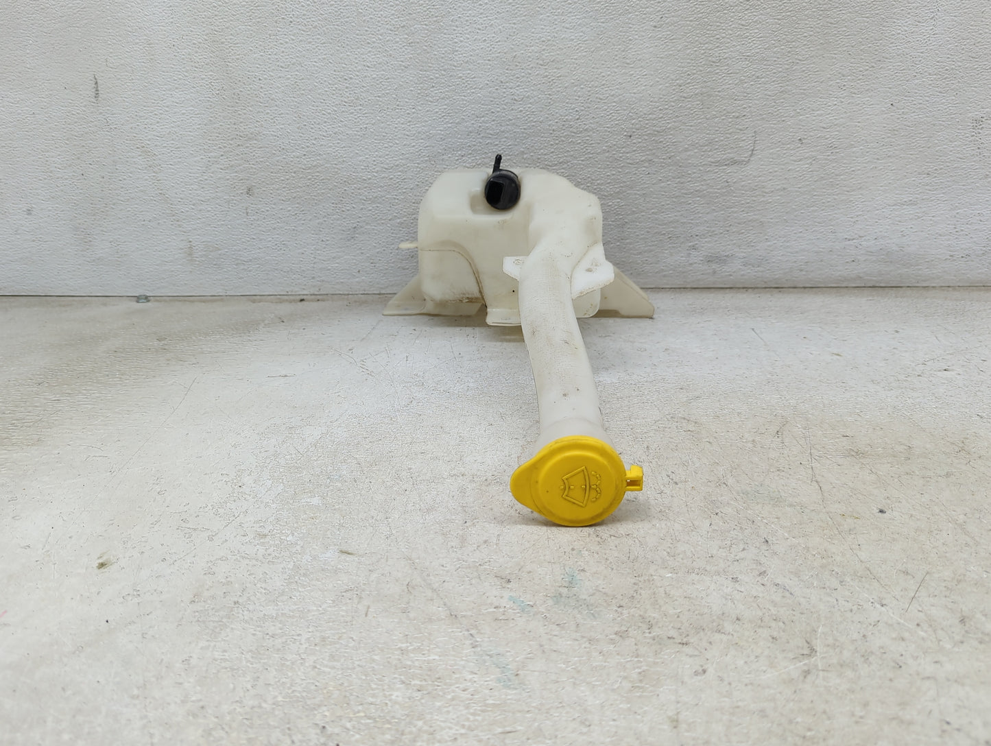 2016-2017 Ford Mustang Windshield Washer Fluid Reservoir Bottle Oem - Oemusedautoparts1.com