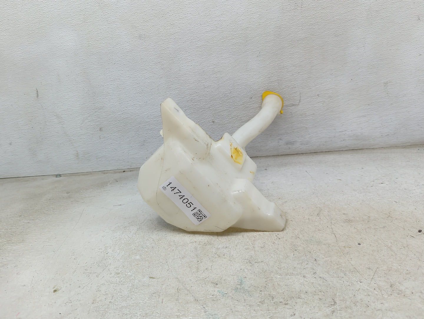 2016-2017 Ford Mustang Windshield Washer Fluid Reservoir Bottle Oem - Oemusedautoparts1.com