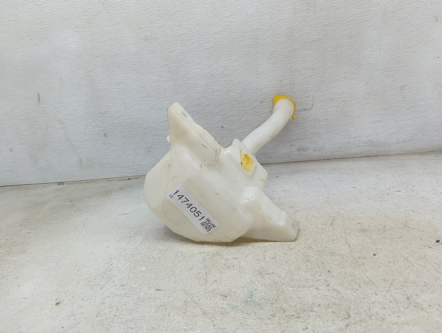 2016-2017 Ford Mustang Windshield Washer Fluid Reservoir Bottle Oem - Oemusedautoparts1.com