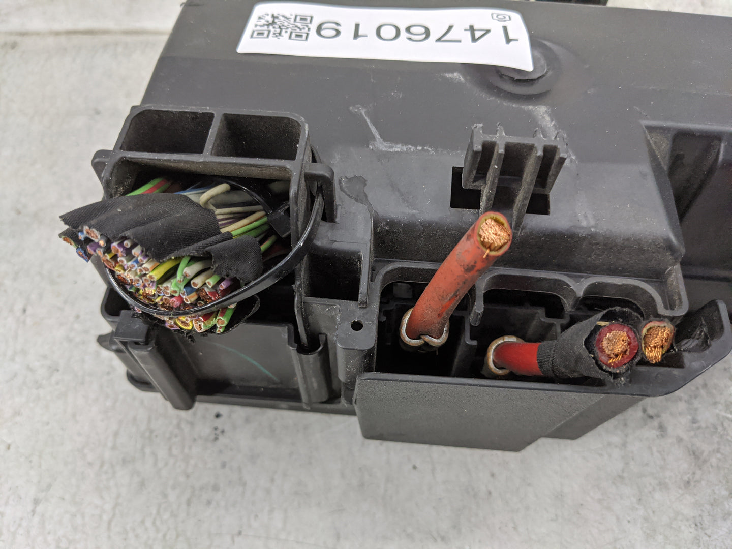 2016-2017 Ford Mustang Fusebox Fuse Box Panel Relay Module P/N:8T2T-14B192-AB 8T2T-14B192-BA Fits Fits 2016 2017 OEM Used Au