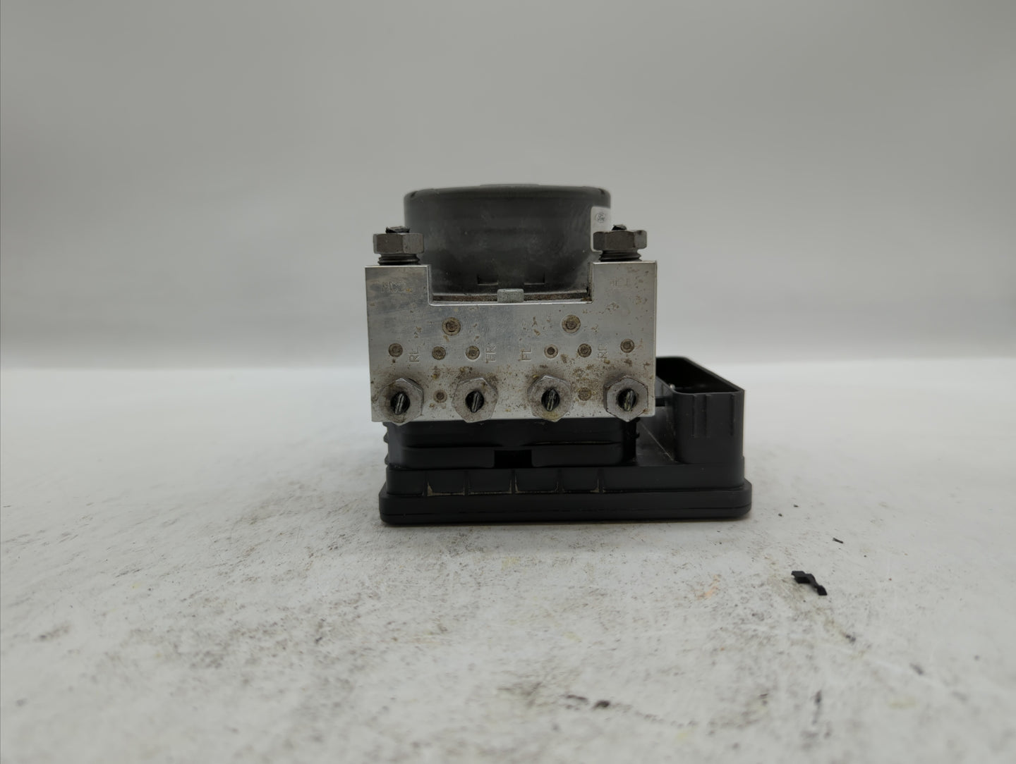 2015-2018 Ford Mustang ABS Pump Control Module Replacement P/N:GR3C-2C219-BD GR3C-2C405-BB Fits Fits 2015 2016 2017 2018 OEM