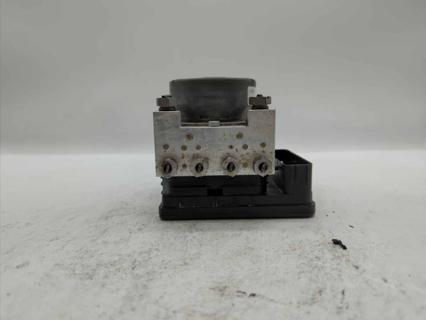2015-2018 Ford Mustang ABS Pump Control Module Replacement P/N:GR3C-2C219-BD GR3C-2C405-BB Fits Fits 2015 2016 2017 2018 OEM