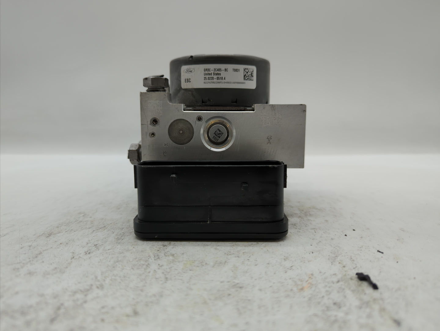 2015-2018 Ford Mustang ABS Pump Control Module Replacement P/N:GR3C-2C219-BD GR3C-2C405-BB Fits Fits 2015 2016 2017 2018 OEM