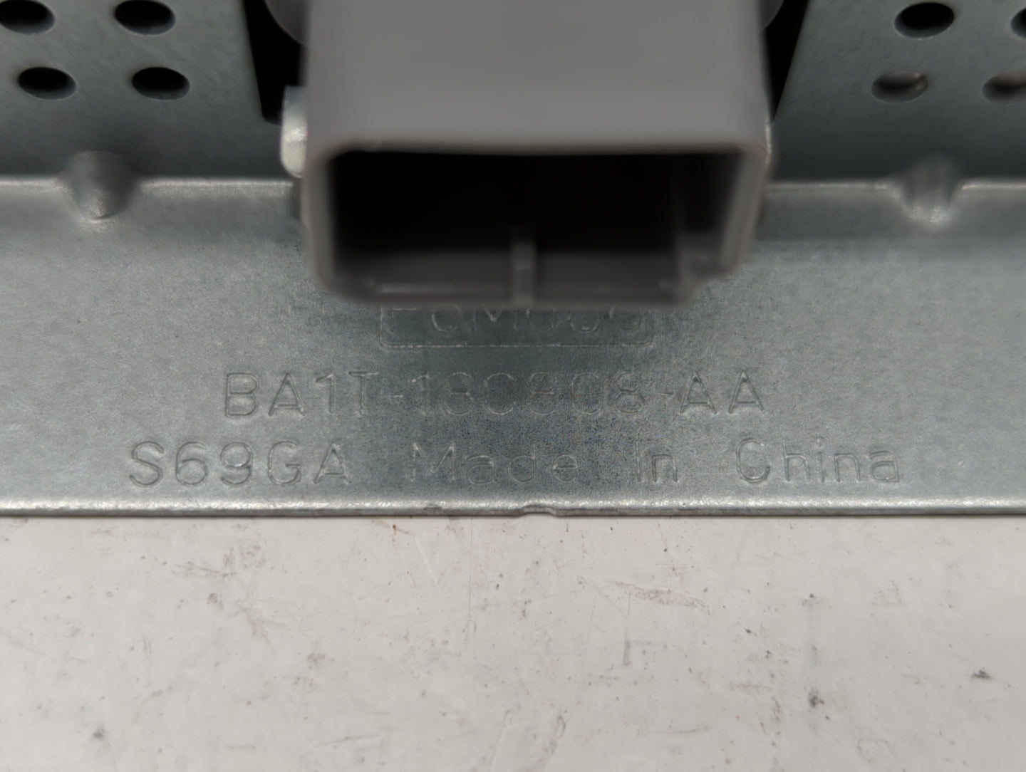 2016-2017 Ford Mustang Radio AM FM Cd Player Receiver Replacement P/N:BA1T-18C808-AA Fits Fits 2016 2017 OEM Used Auto Parts