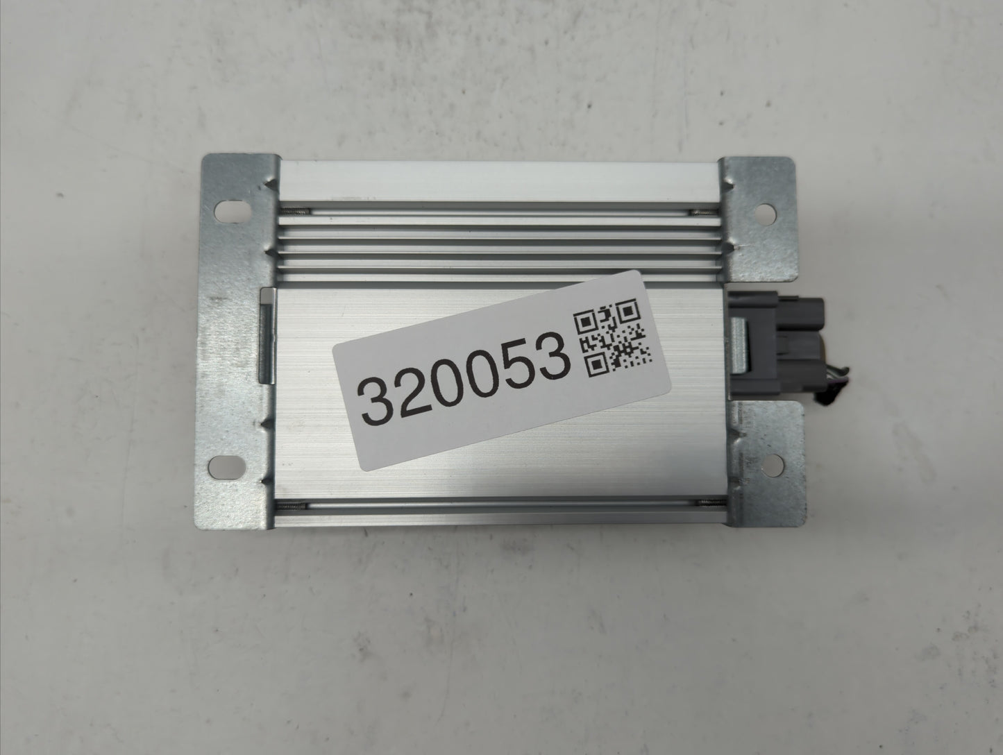 2016-2017 Ford Mustang Radio AM FM Cd Player Receiver Replacement P/N:BA1T-18C808-AA Fits Fits 2016 2017 OEM Used Auto Parts