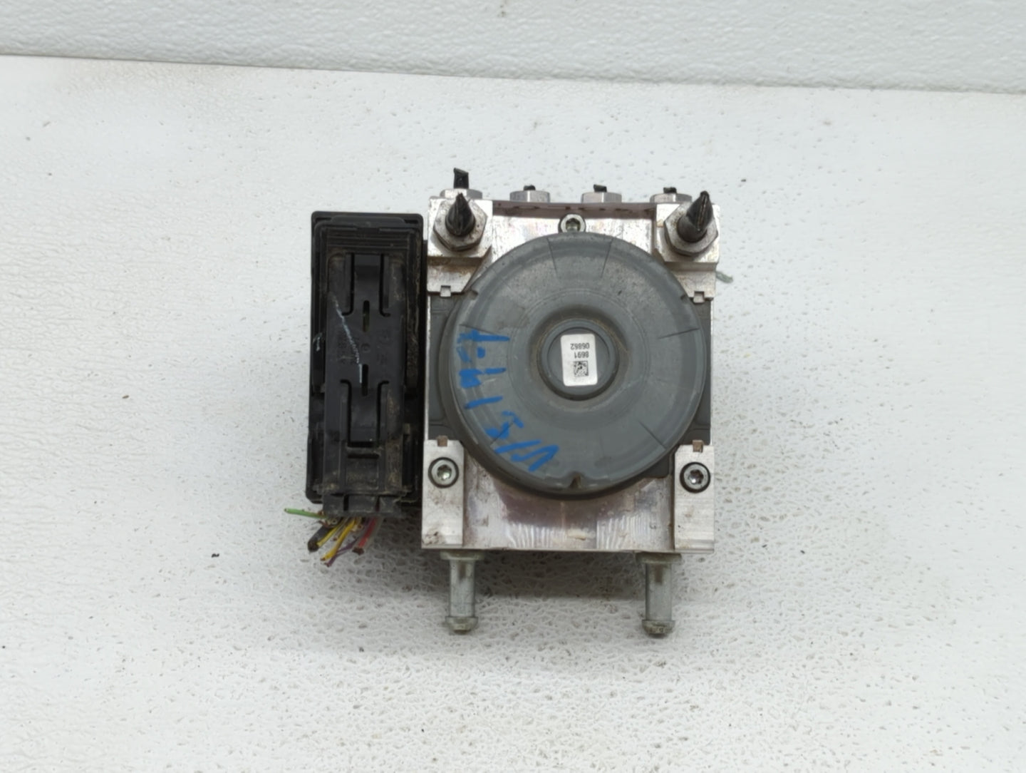 2015-2018 Ford Mustang ABS Pump Control Module Replacement P/N:GR3C-2C405-BD FR3C-2C405-BE Fits Fits 2015 2016 2017 2018 OEM