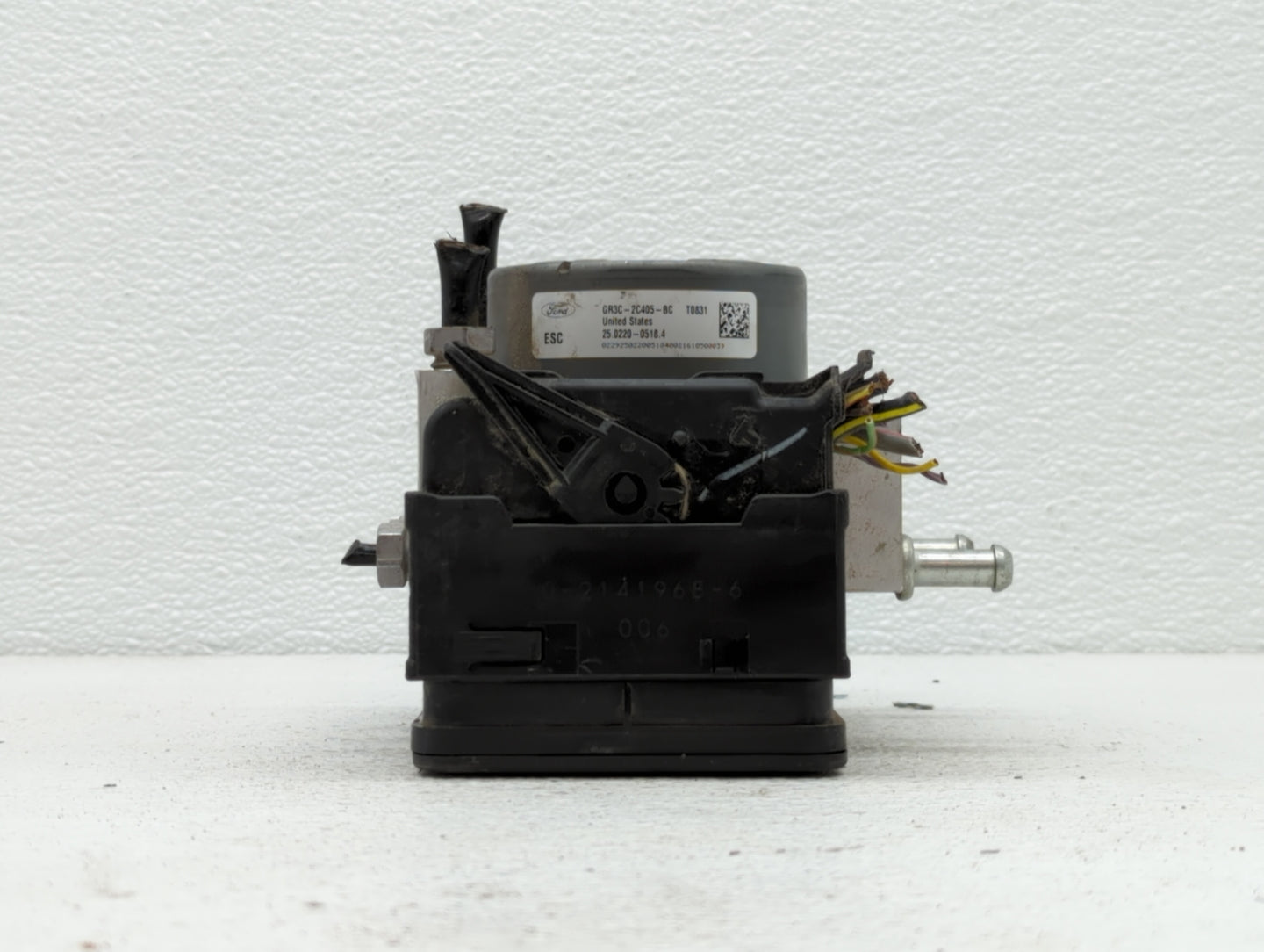 2015-2018 Ford Mustang ABS Pump Control Module Replacement P/N:GR3C-2C405-BD FR3C-2C405-BE Fits Fits 2015 2016 2017 2018 OEM