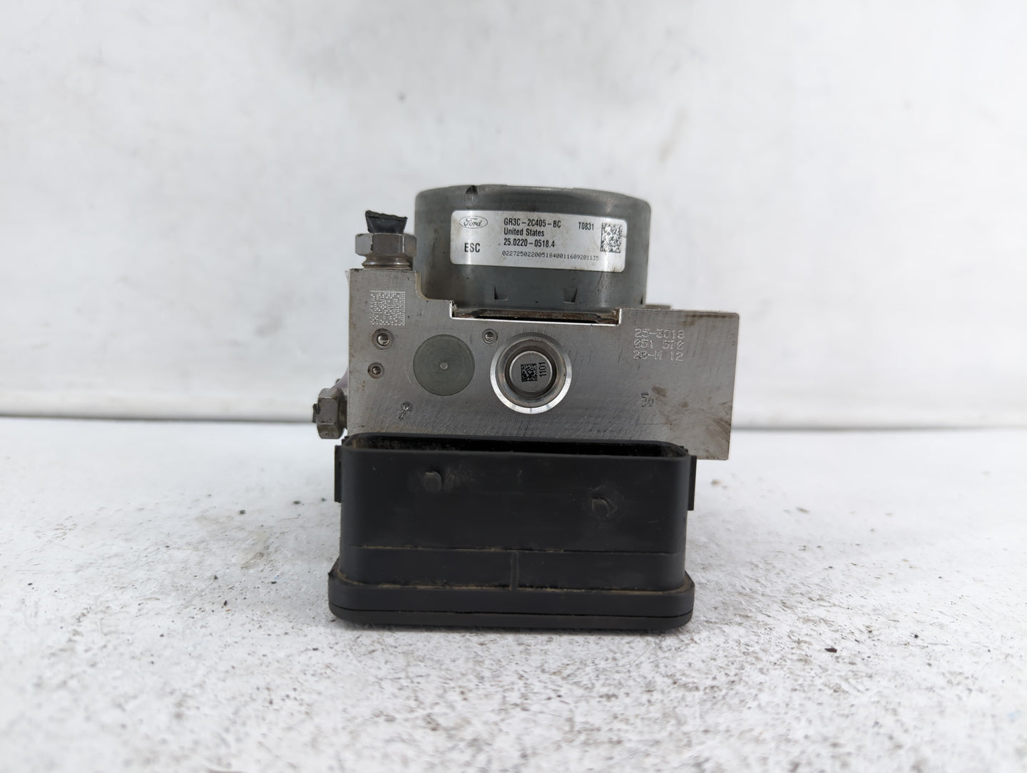 2015-2018 Ford Mustang ABS Pump Control Module Replacement P/N:GR3C-2C405-BD FR3C-2C405-BE Fits Fits 2015 2016 2017 2018 OEM