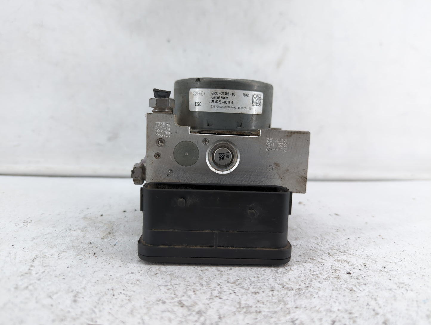 2015-2018 Ford Mustang ABS Pump Control Module Replacement P/N:GR3C-2C405-BD FR3C-2C405-BE Fits Fits 2015 2016 2017 2018 OEM