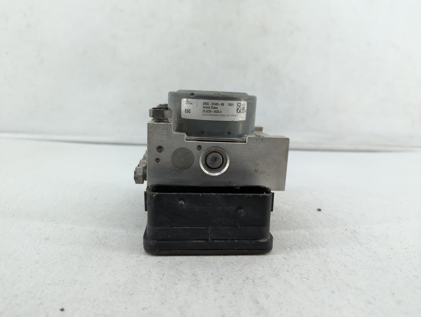 2015-2020 Ford Mustang ABS Pump Control Module Replacement P/N:GR3C-2C405-BB GR3C-2C405-BD Fits Fits 2015 2016 2017 2018 201