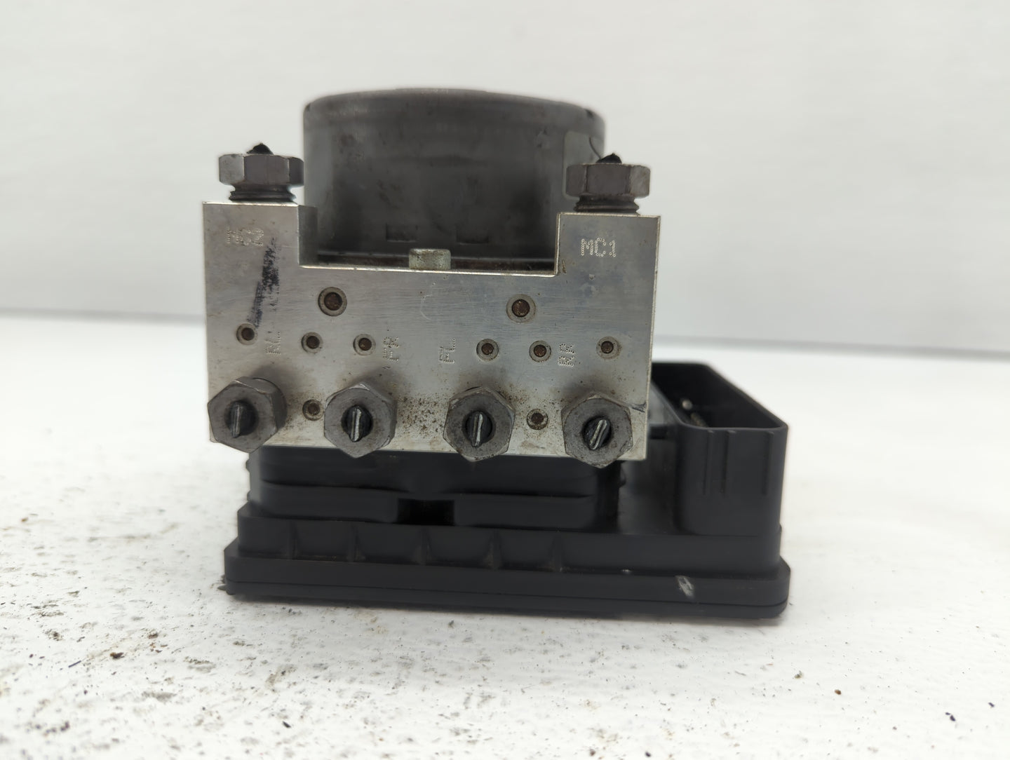 2015-2020 Ford Mustang ABS Pump Control Module Replacement P/N:GR3C-2C405-BB GR3C-2C405-BD Fits Fits 2015 2016 2017 2018 201
