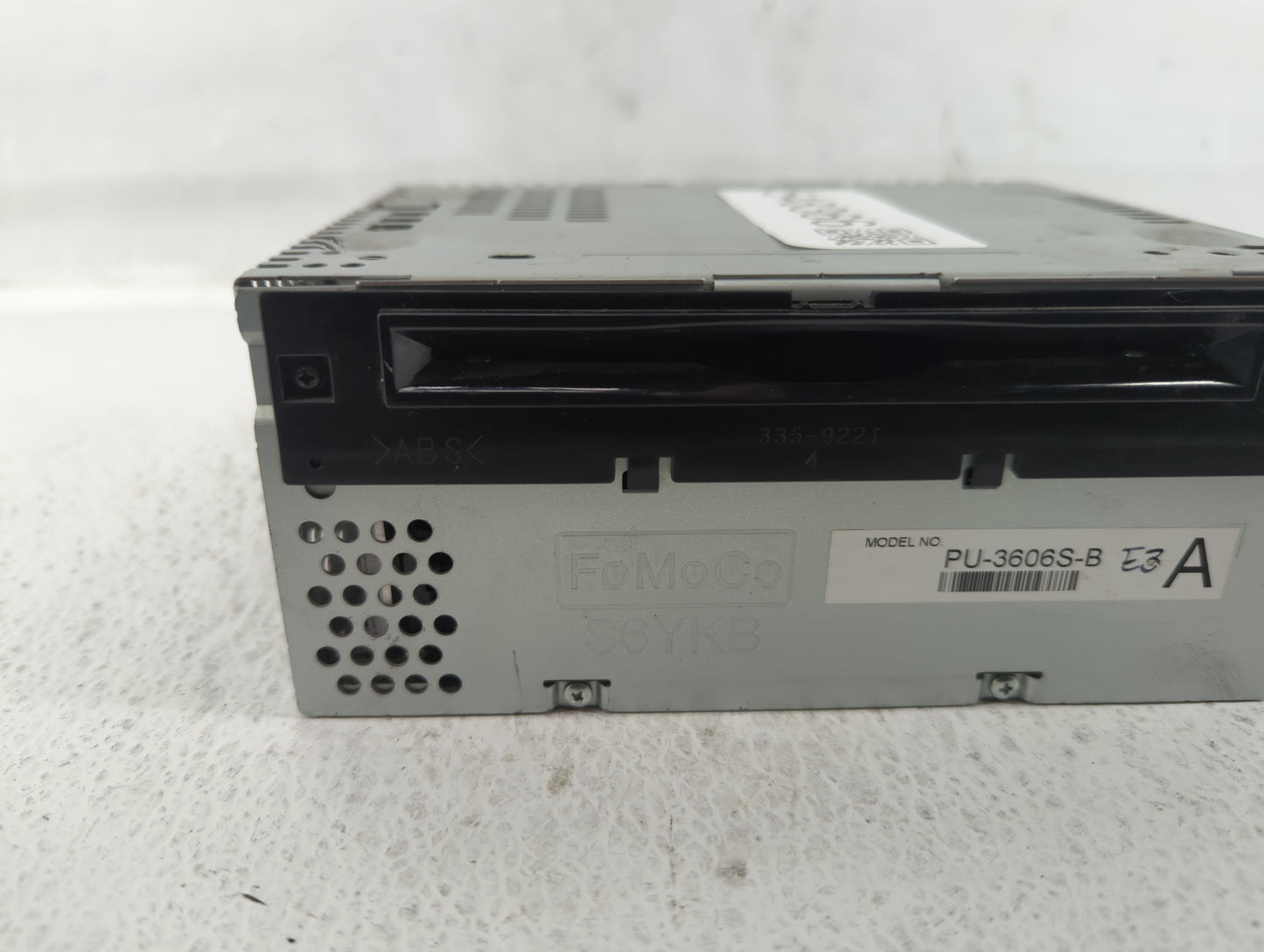 2015-2016 Ford Mustang Radio AM FM Cd Player Receiver Replacement P/N:FR3T-19C107-JJ Fits Fits 2015 2016 OEM Used Auto Parts