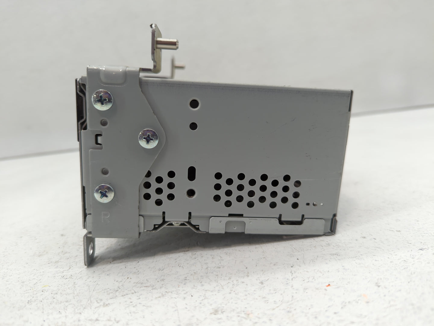 2015-2016 Ford Mustang Am Fm Cd Player Radio Receiver - Oemusedautoparts1.com