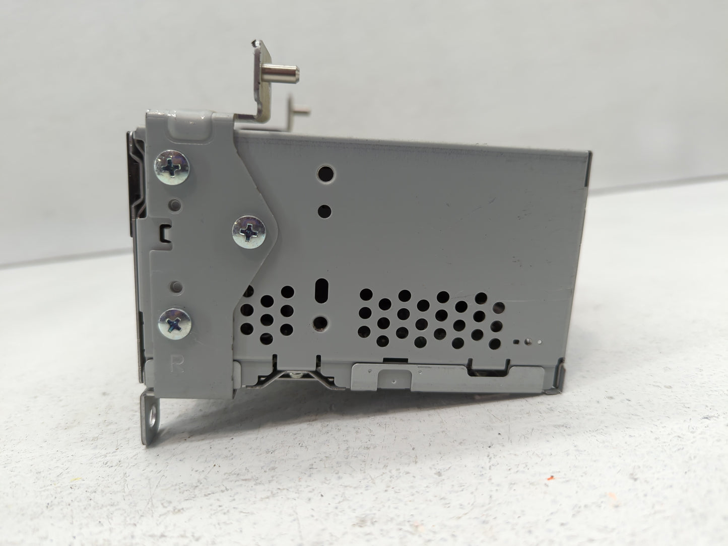 2015-2016 Ford Mustang Am Fm Cd Player Radio Receiver - Oemusedautoparts1.com