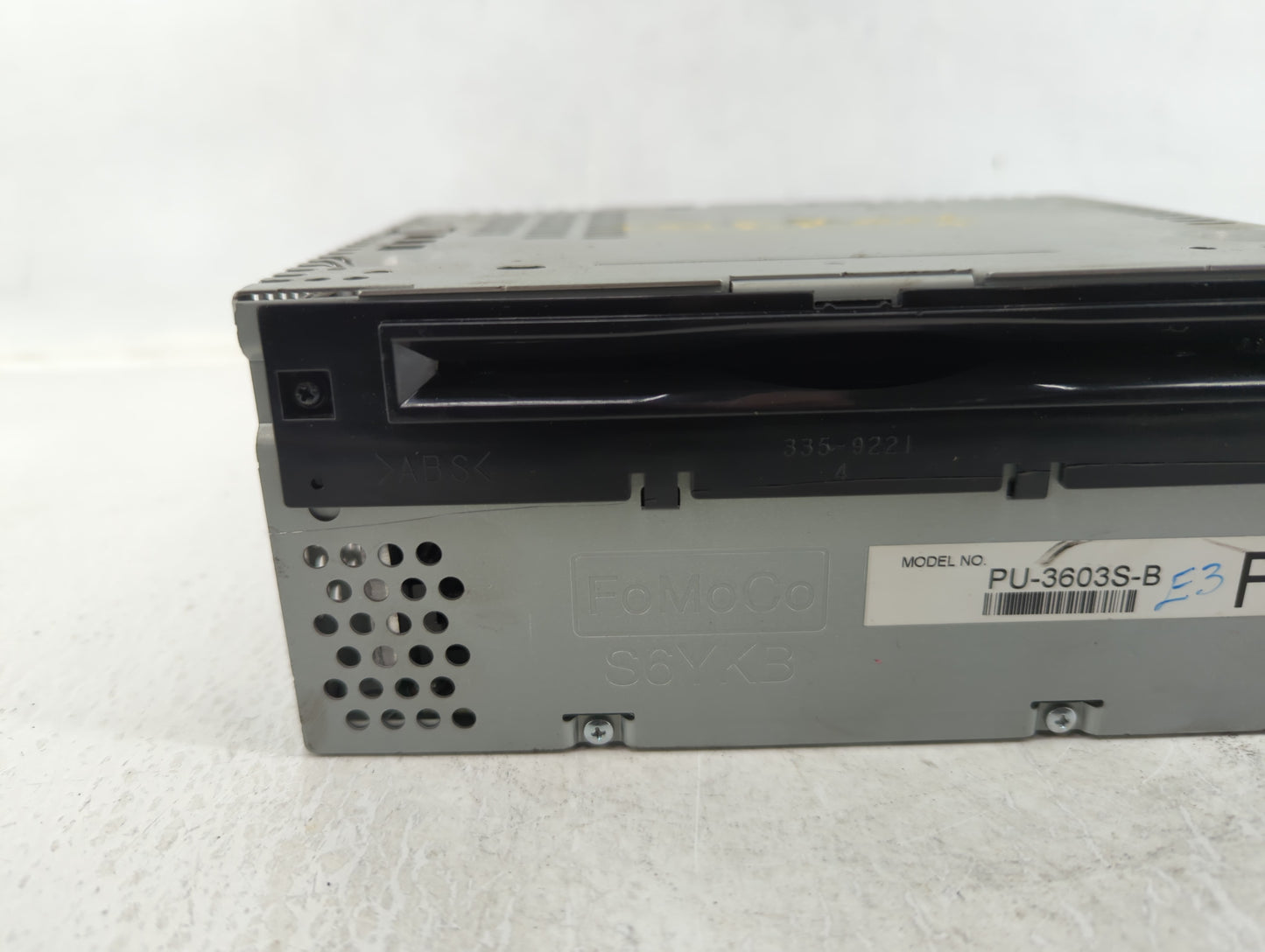 2015-2016 Ford Mustang Radio AM FM Cd Player Receiver Replacement P/N:FR3T-19C107-SE Fits Fits 2015 2016 OEM Used Auto Parts