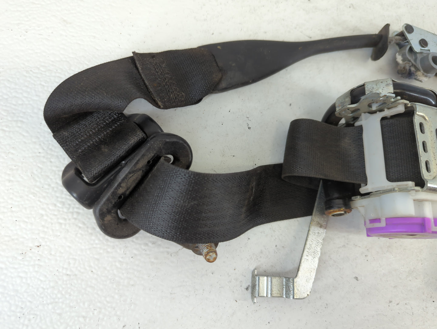 2015-2017 Ford Mustang Passenger Right Seat Belt Front Retractor - Oemusedautoparts1.com