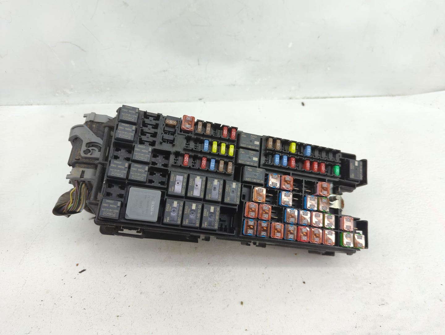 2013-2016 Ford Taurus Fusebox Fuse Box Panel Relay Module P/N:DG1T-14A003-BA Fits Fits 2013 2014 2015 2016 OEM Used Auto Par