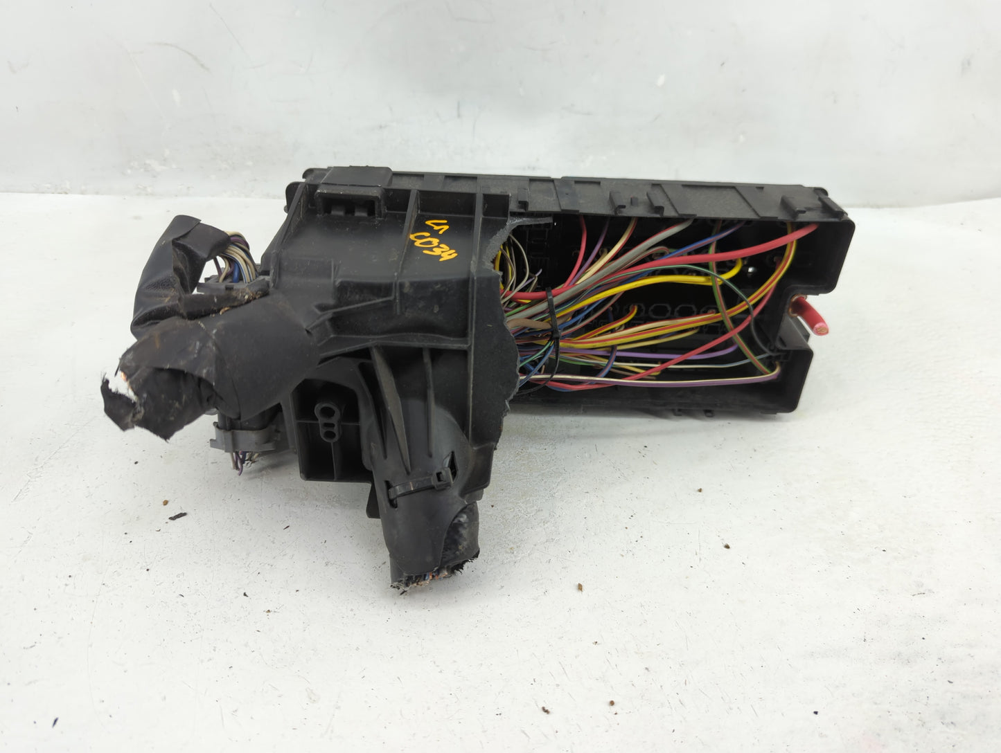 2013-2016 Ford Taurus Fusebox Fuse Box Panel Relay Module P/N:DG1T-14A003-BA Fits Fits 2013 2014 2015 2016 OEM Used Auto Par
