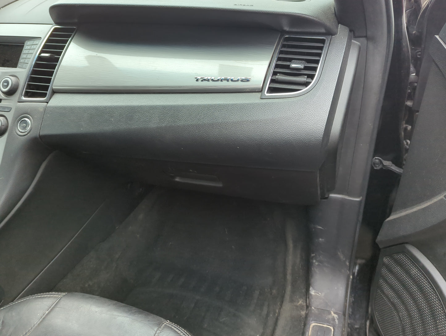 2016 Ford Taurus Passenger Glove Box Door Storage Compartment - Oemusedautoparts1.com