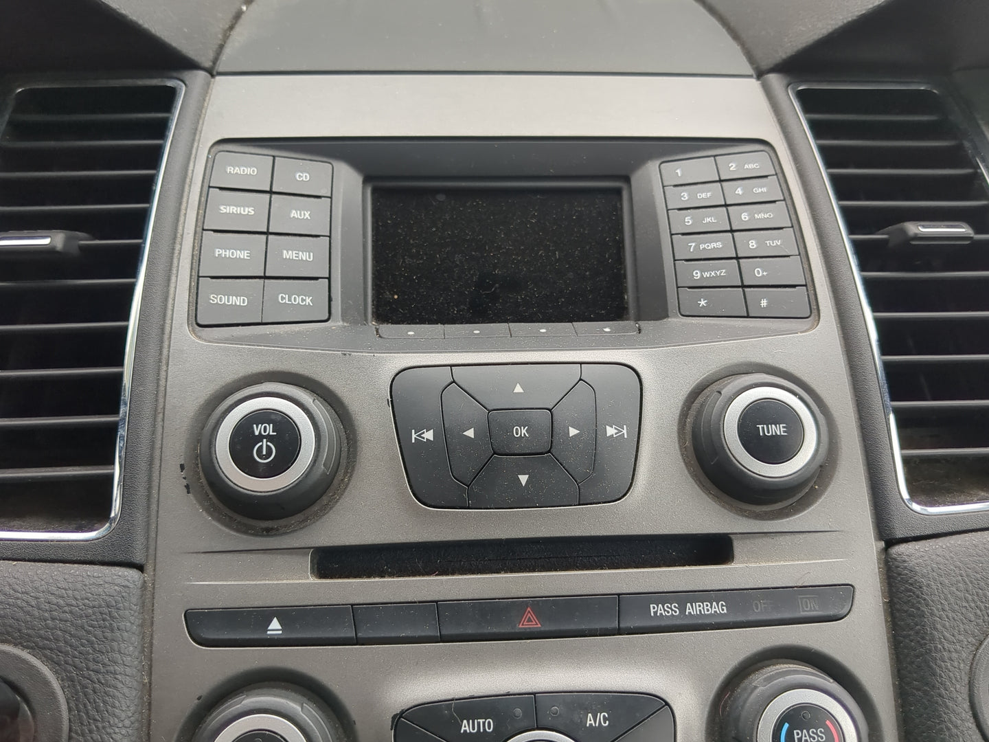 2016-2017 Ford Taurus Radio AM FM Cd Player Receiver Replacement Fits Fits 2016 2017 OEM Used Auto Parts - Oemusedautoparts1