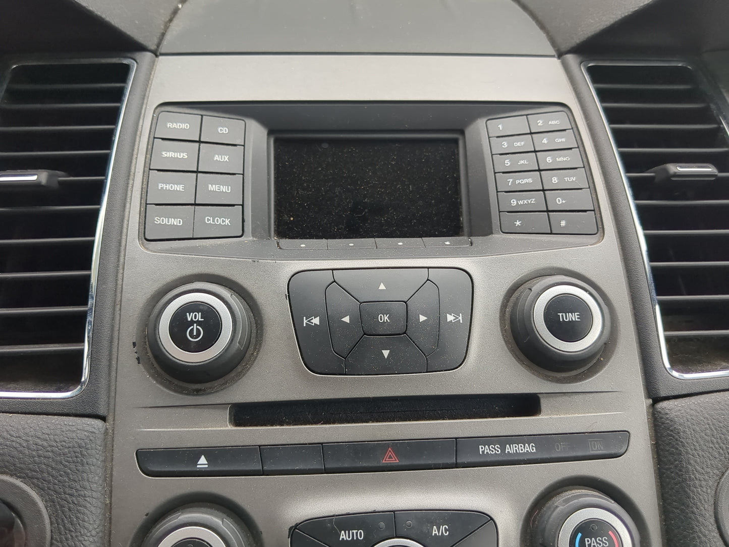2016-2017 Ford Taurus Radio AM FM Cd Player Receiver Replacement Fits Fits 2016 2017 OEM Used Auto Parts - Oemusedautoparts1