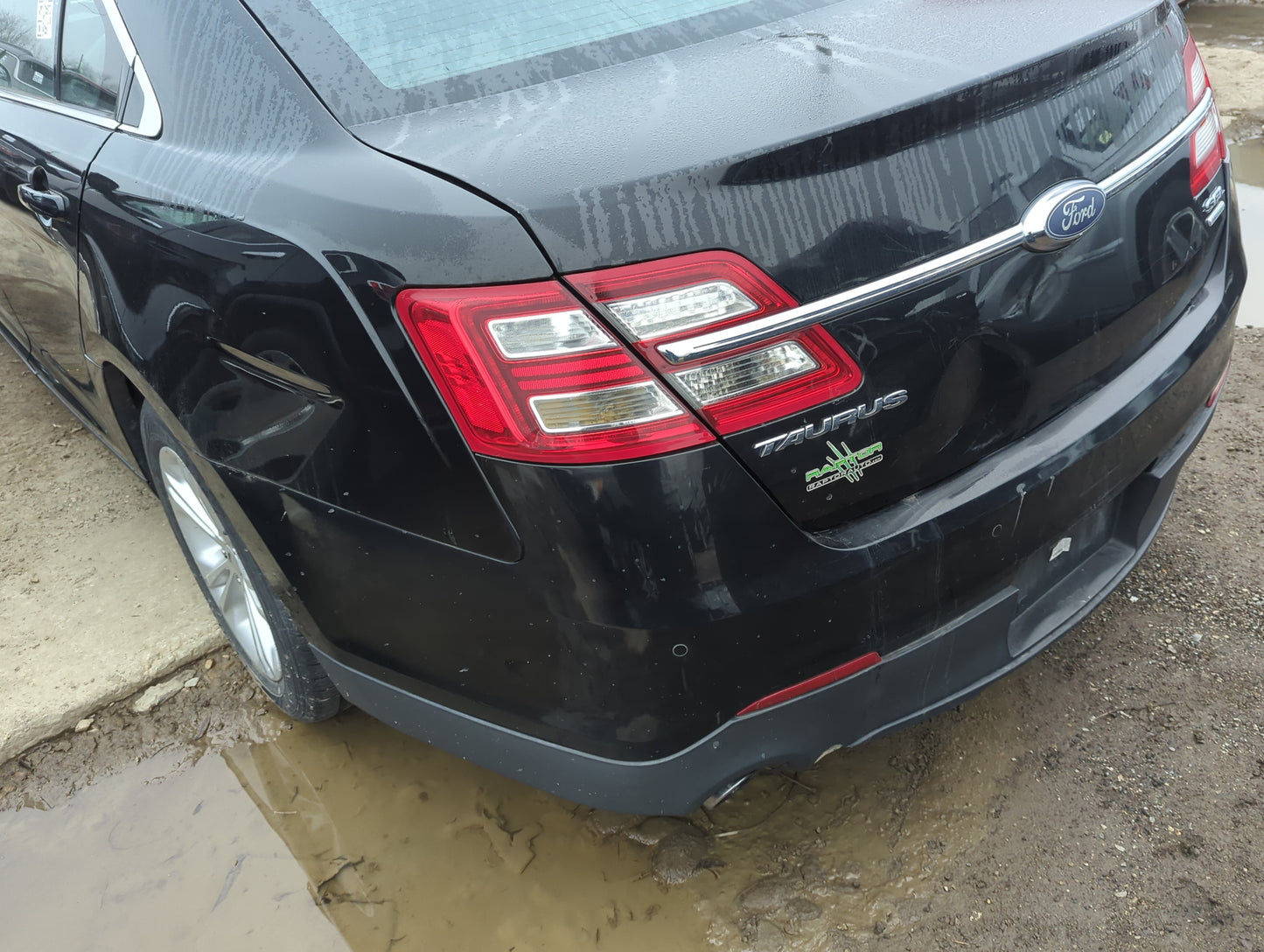 2013-2019 Ford Taurus Rear Bumper Assembly Oem - Oemusedautoparts1.com