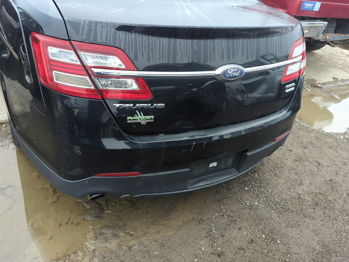 2013-2019 Ford Taurus Rear Bumper Assembly Oem - Oemusedautoparts1.com