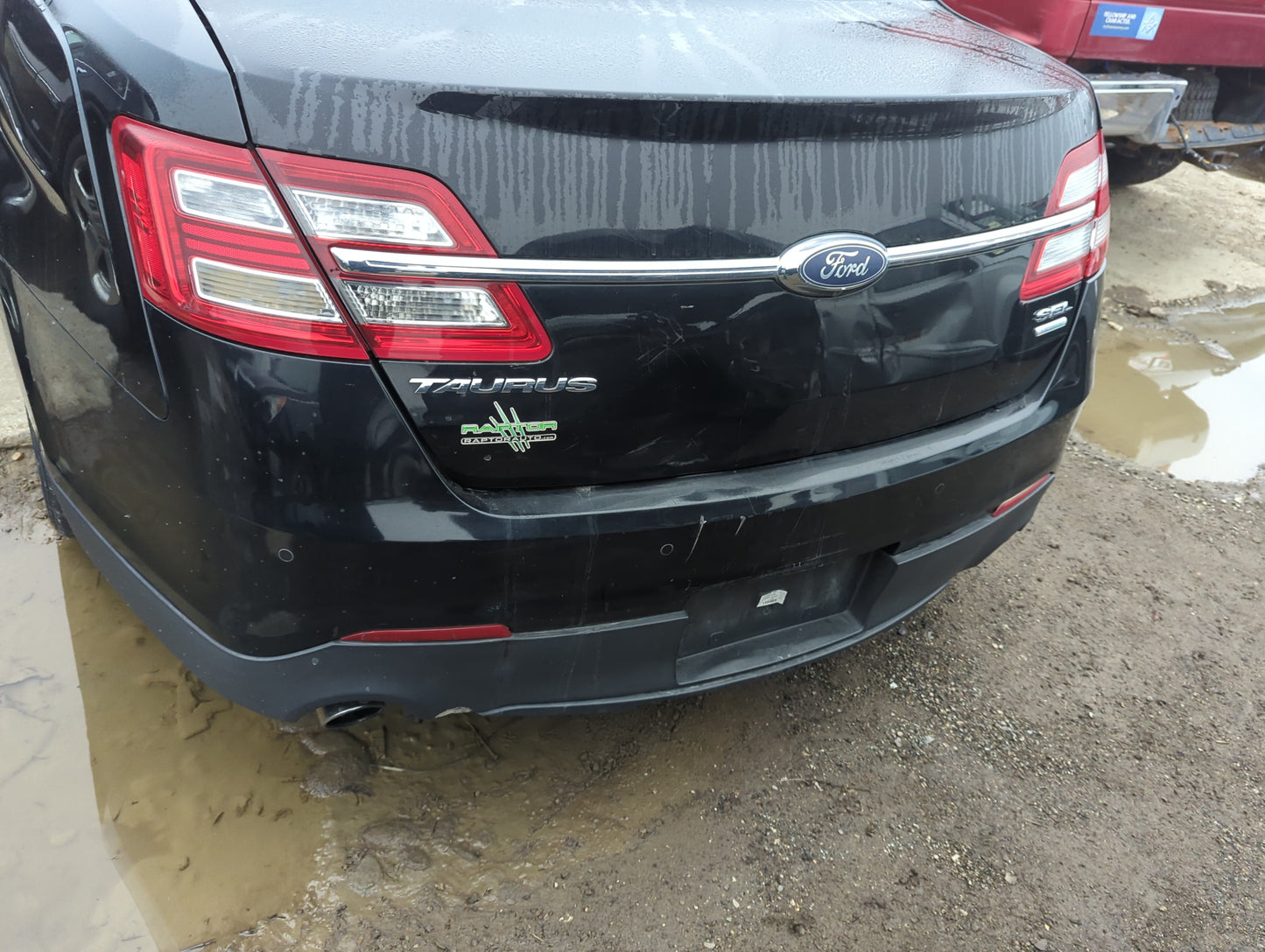 2013-2019 Ford Taurus Rear Bumper Assembly Oem - Oemusedautoparts1.com