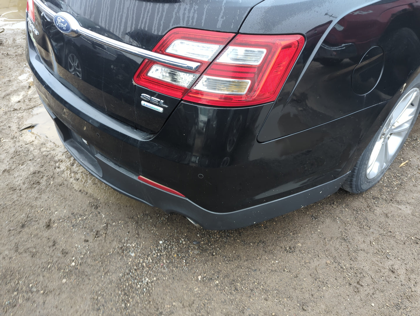 2013-2019 Ford Taurus Rear Bumper Assembly Oem - Oemusedautoparts1.com