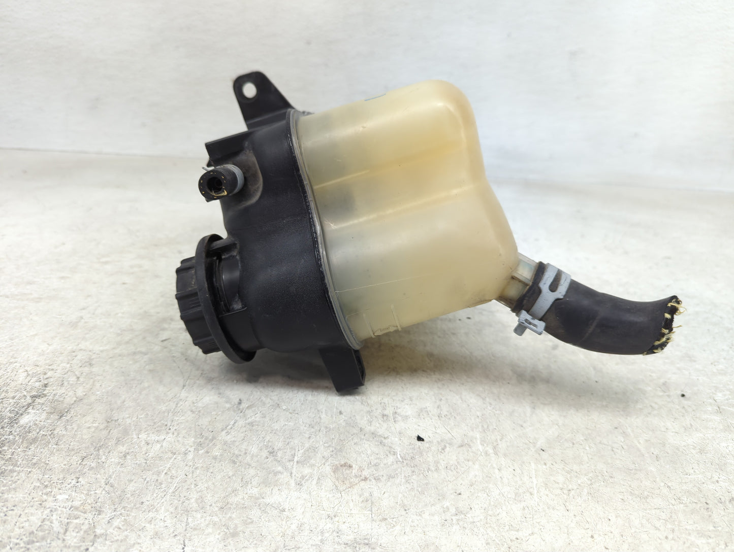 2012-2019 Ford Taurus Radiator Coolant Overflow Expansion Tank Bottle - Oemusedautoparts1.com