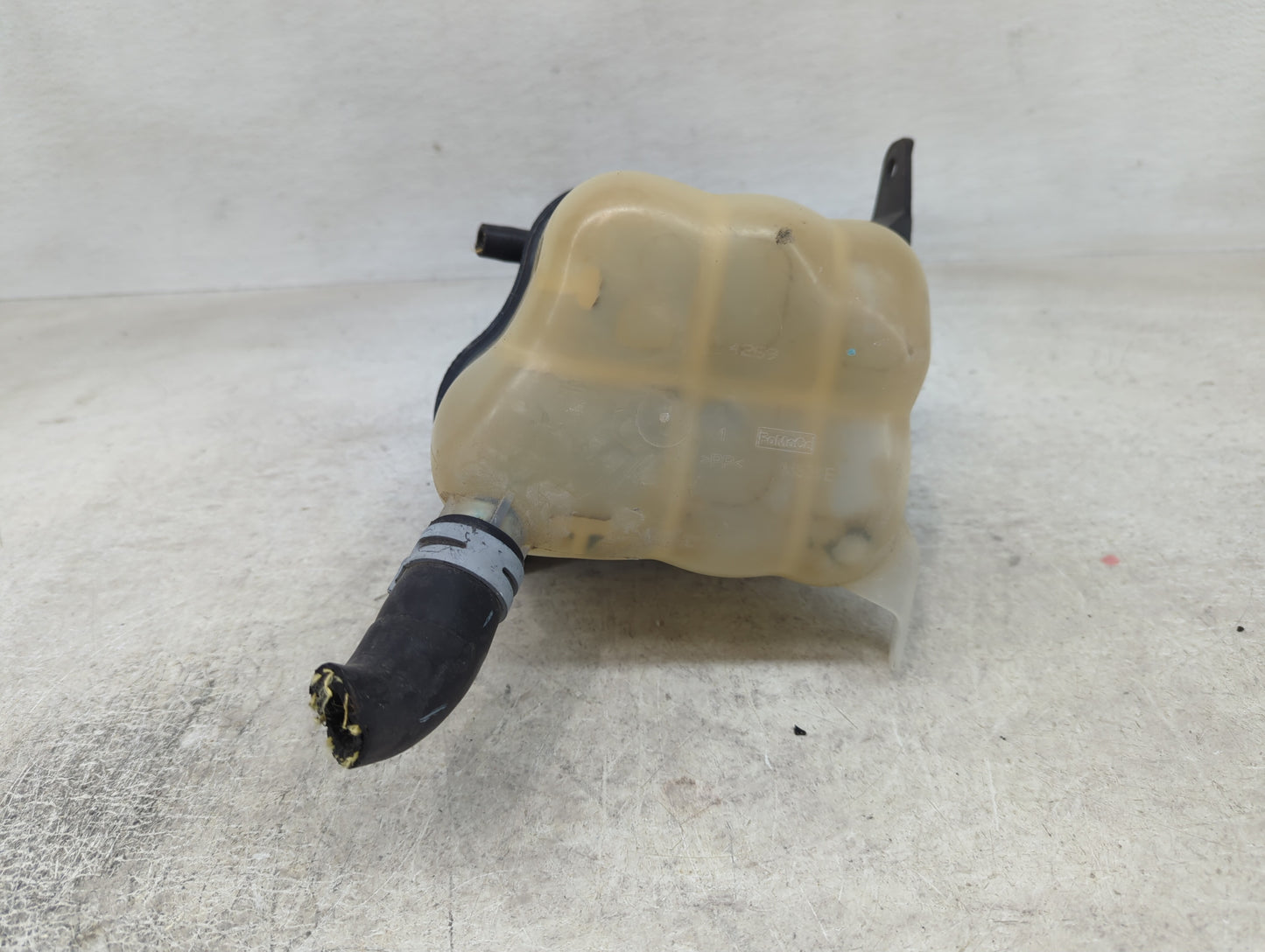 2012-2019 Ford Taurus Radiator Coolant Overflow Expansion Tank Bottle - Oemusedautoparts1.com
