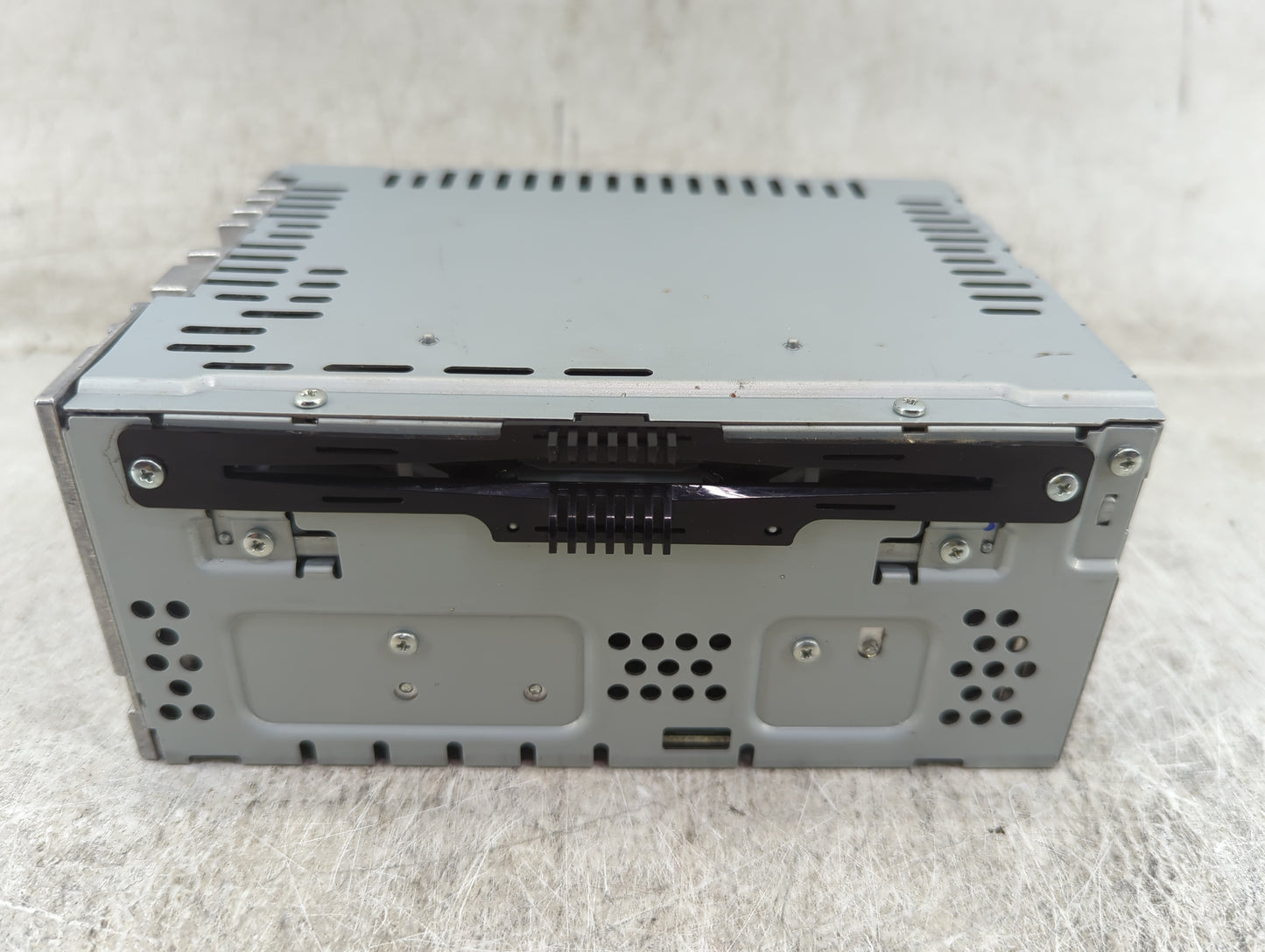 2016-2017 Ford Taurus Radio AM FM Cd Player Receiver Replacement P/N:DG1T-19C107-CG Fits Fits 2016 2017 OEM Used Auto Parts 