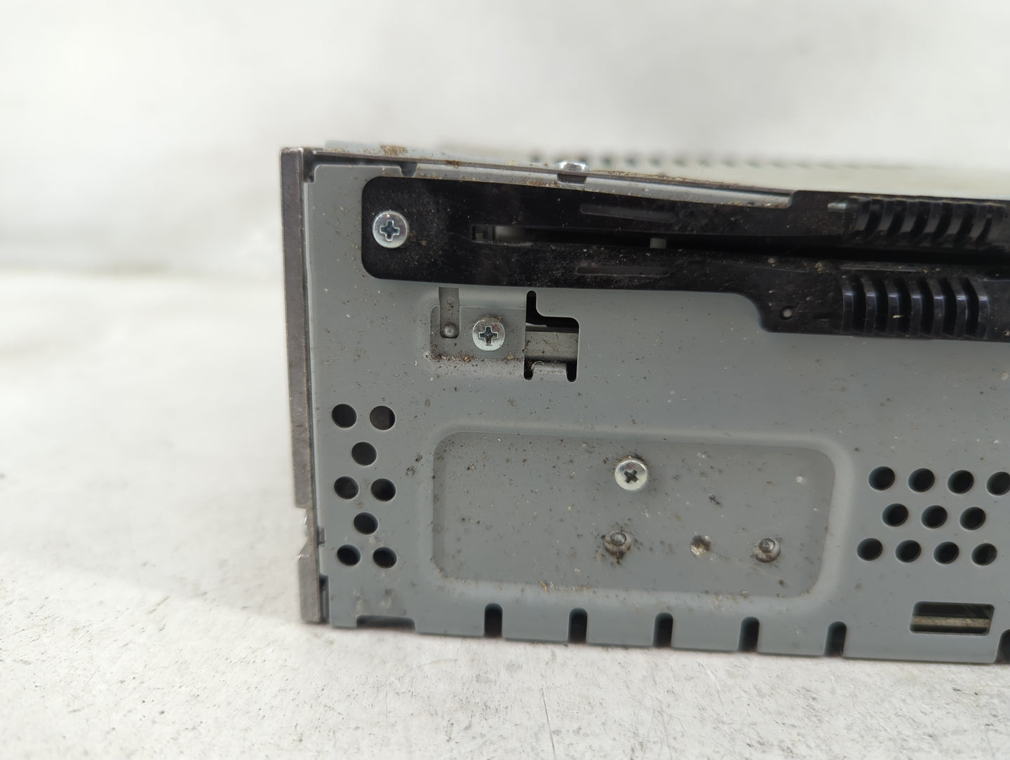 2016-2017 Ford Taurus Radio AM FM Cd Player Receiver Replacement P/N:CQ-FJ32E0UMH Fits Fits 2016 2017 OEM Used Auto Parts - 