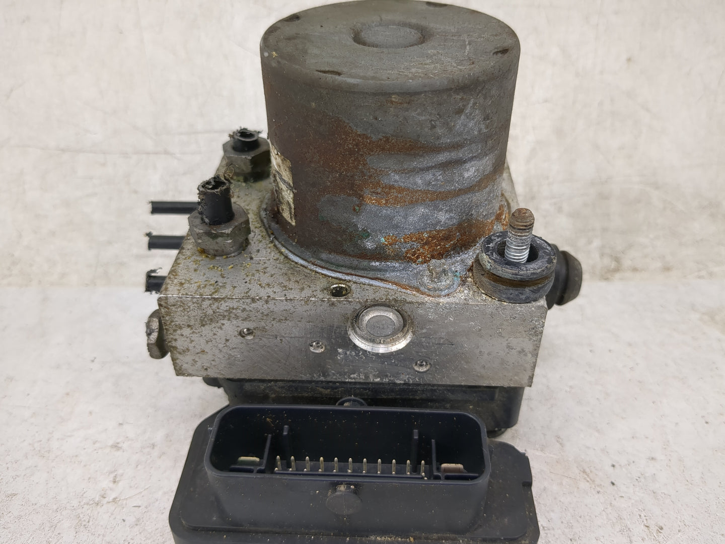 2014-2019 Ford Taurus ABS Pump Control Module Replacement P/N:FG13-2C405-A 2265106512 Fits Fits 2014 2015 2016 2017 2018 201