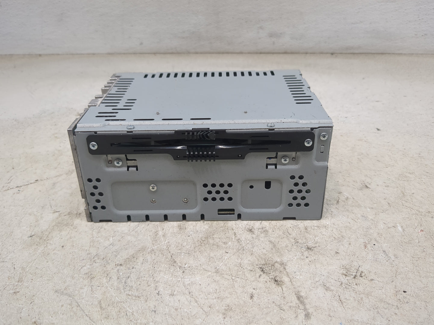 2016-2017 Ford Taurus Radio AM FM Cd Player Receiver Replacement Fits Fits 2016 2017 OEM Used Auto Parts - Oemusedautoparts1