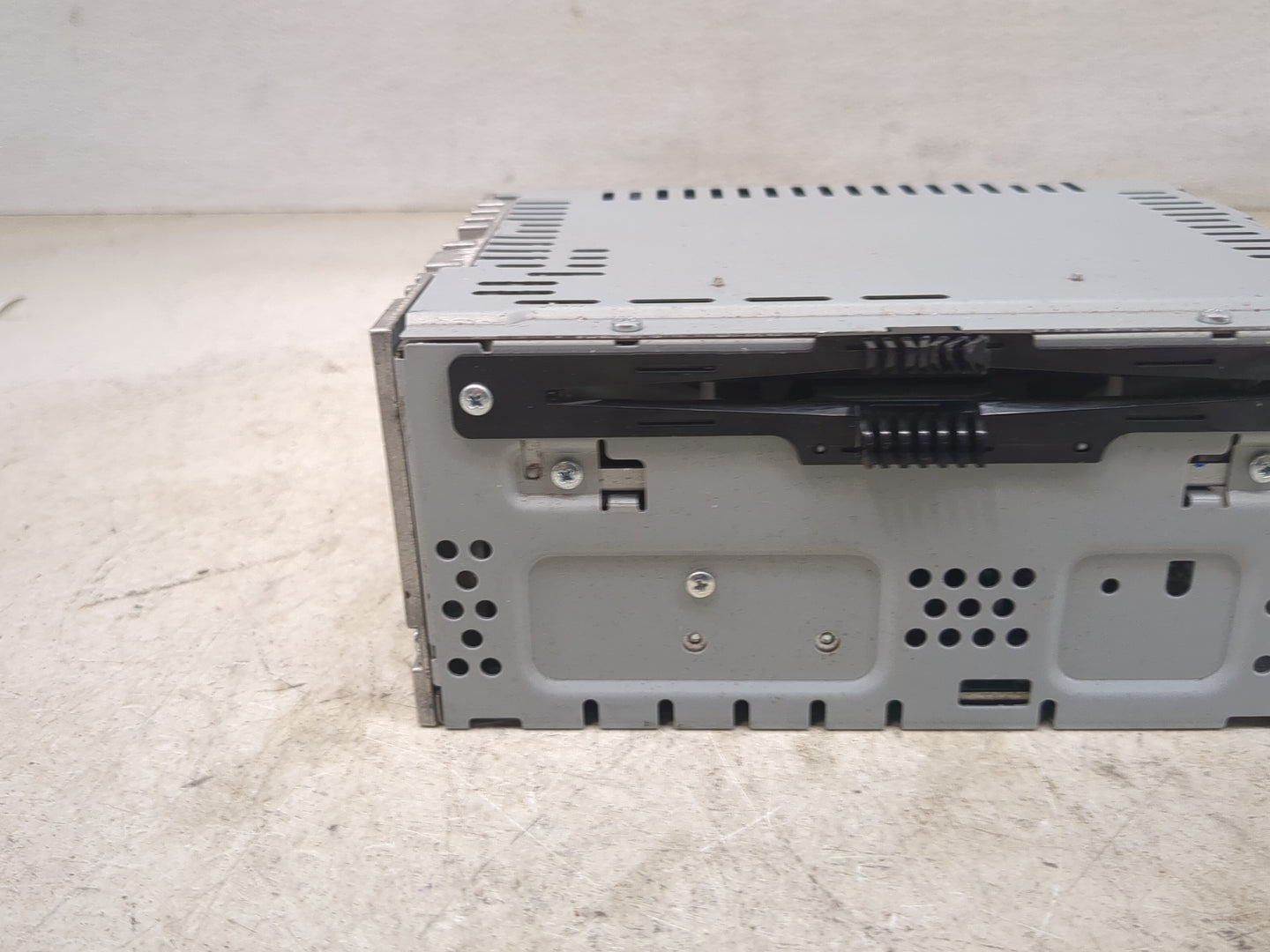 2016-2017 Ford Taurus Radio AM FM Cd Player Receiver Replacement Fits Fits 2016 2017 OEM Used Auto Parts - Oemusedautoparts1