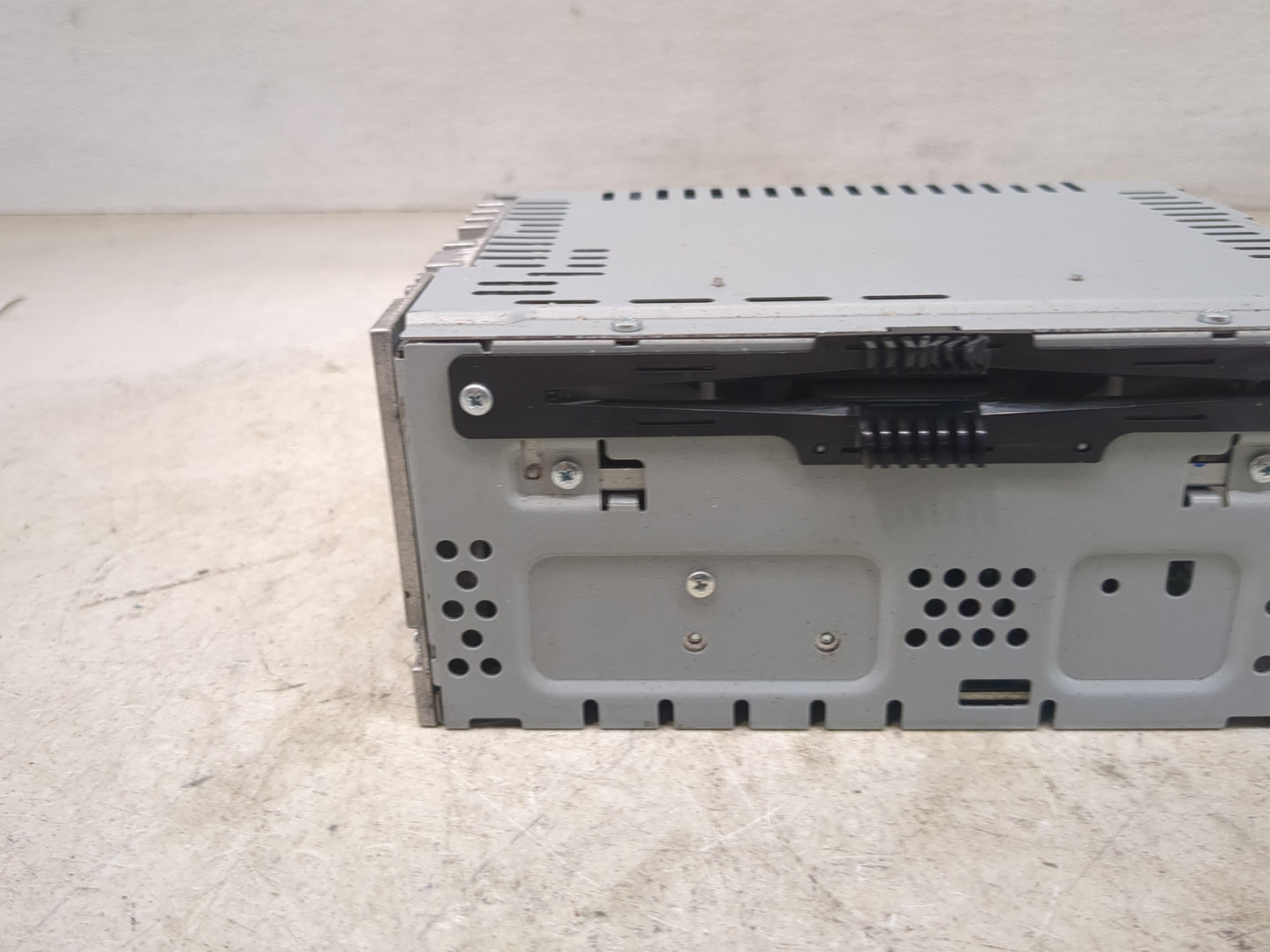 2016-2017 Ford Taurus Radio AM FM Cd Player Receiver Replacement Fits Fits 2016 2017 OEM Used Auto Parts - Oemusedautoparts1